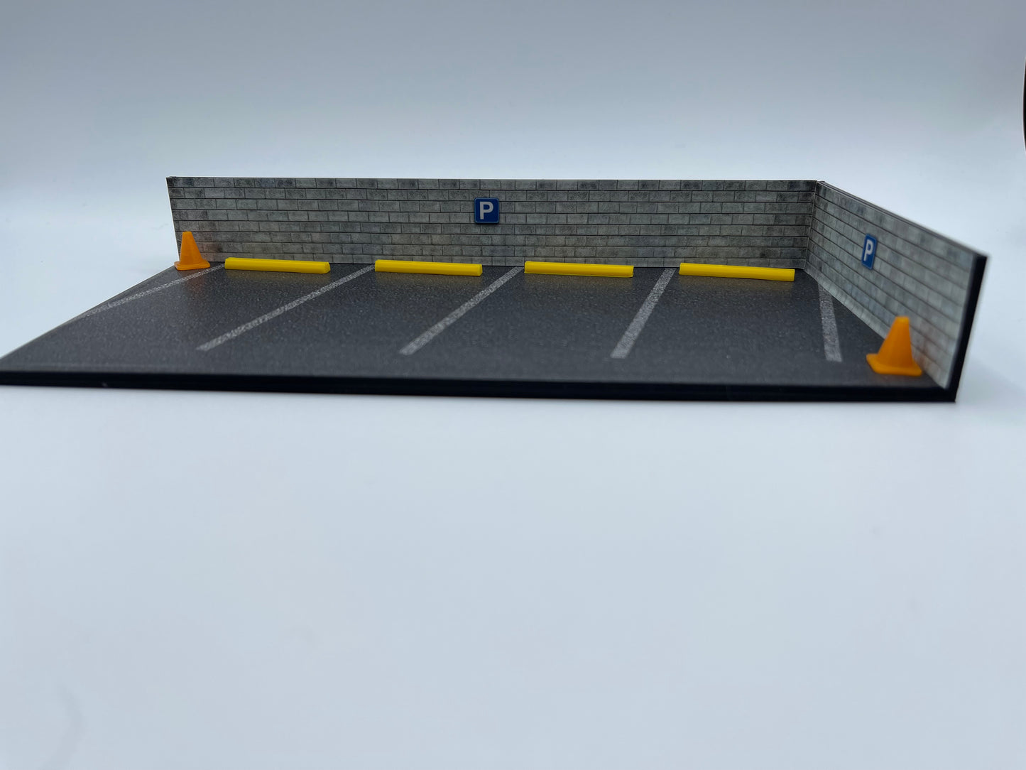 Parking Lot Diorama 1/64 Scale